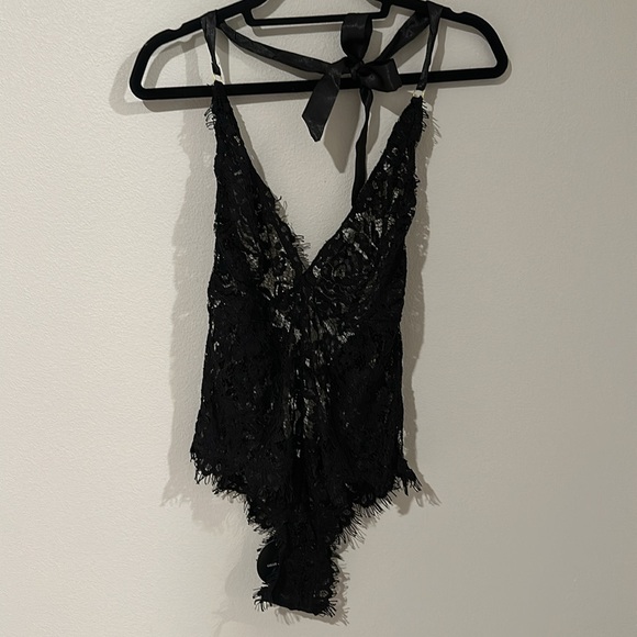 NWT Unforgettable Romance Black Sheer Lace Halter Bodysuit in Women’s Size Large - Picture 9 of 12